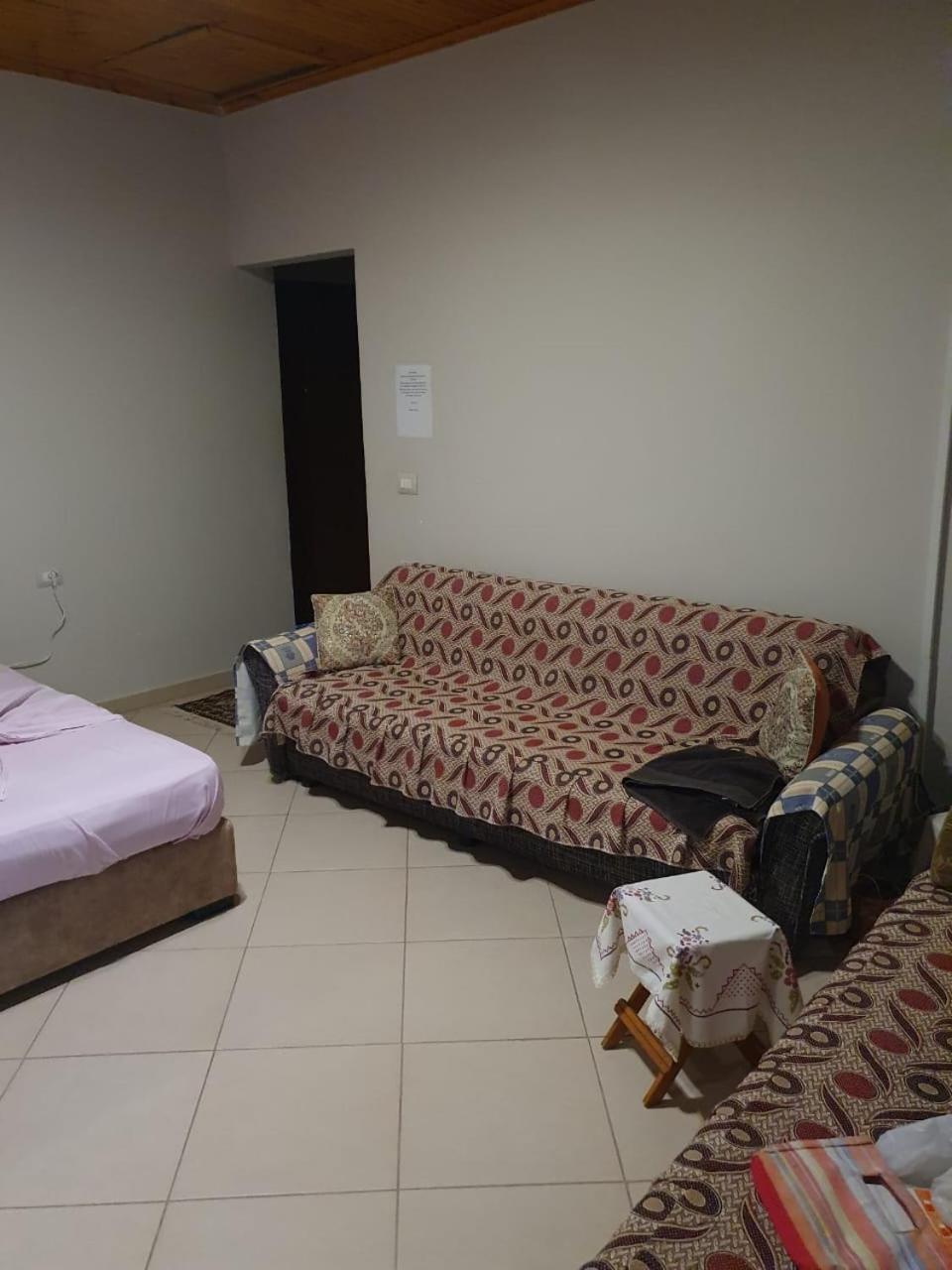 סרנדה Mona'S Hostel מראה חיצוני תמונה