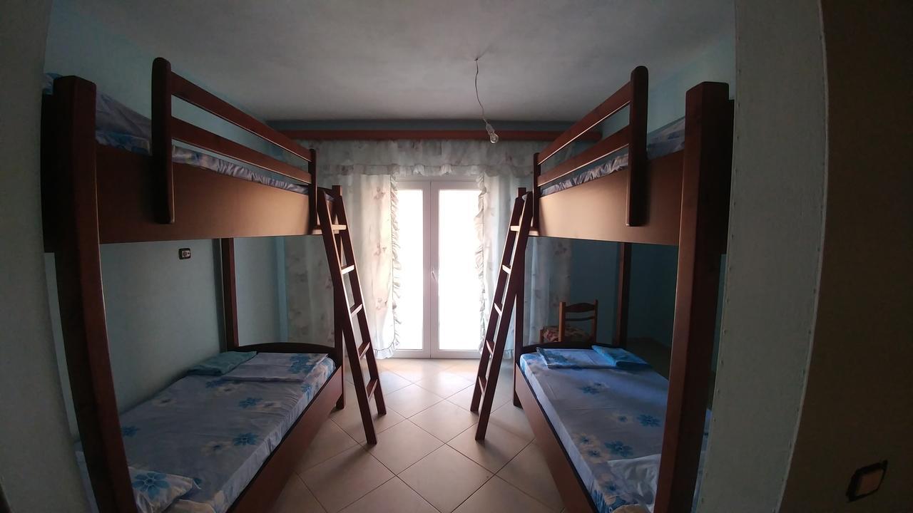סרנדה Mona'S Hostel מראה חיצוני תמונה